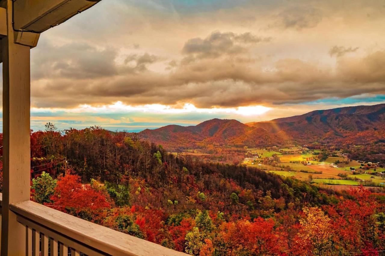 Tanasi Lodge - Reunions, Retreats, Weddings, Family Getaways Севьервилл Экстерьер фото