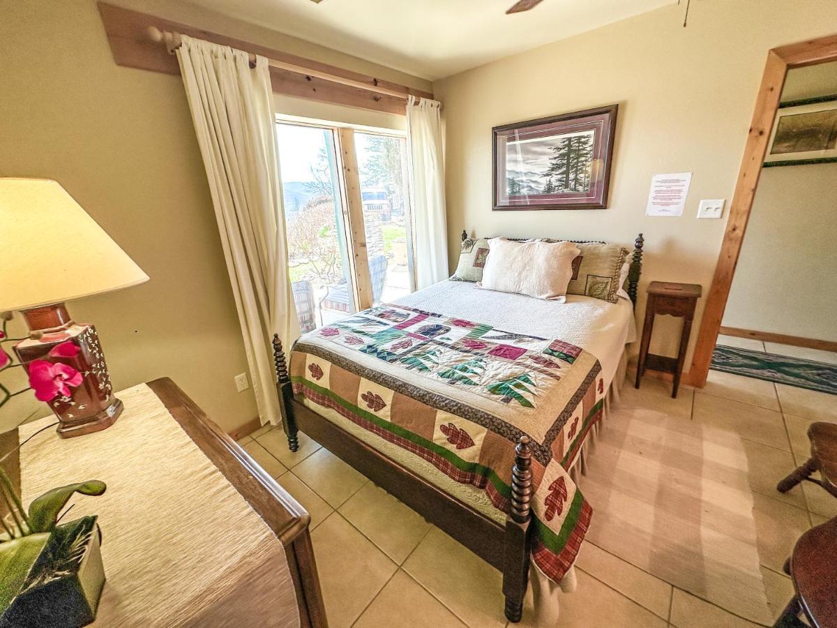 Tanasi Lodge - Reunions, Retreats, Weddings, Family Getaways Севьервилл Экстерьер фото