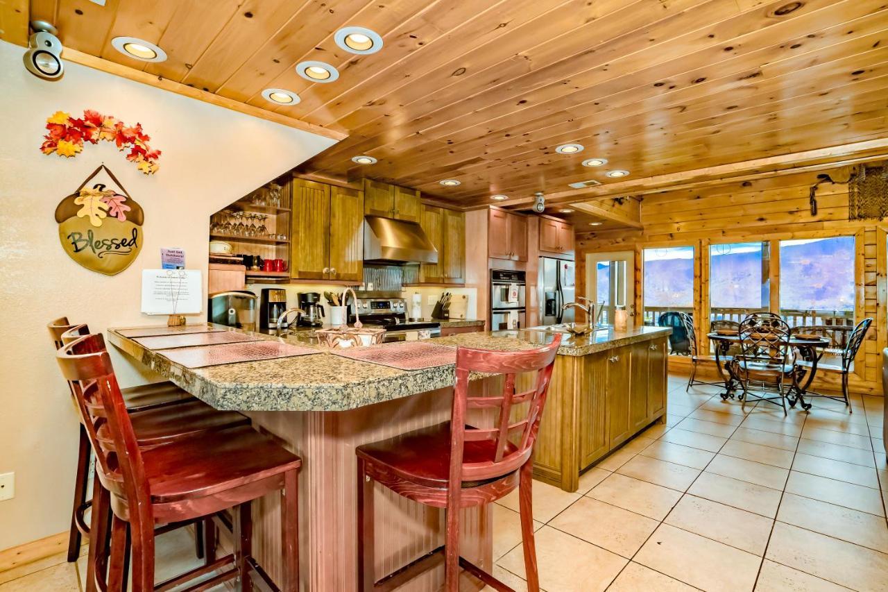 Tanasi Lodge - Reunions, Retreats, Weddings, Family Getaways Севьервилл Экстерьер фото